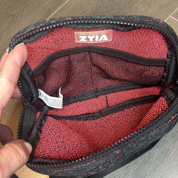 ZYIA Active Black Speckled Crossbody Bag - Picture 9 of 11